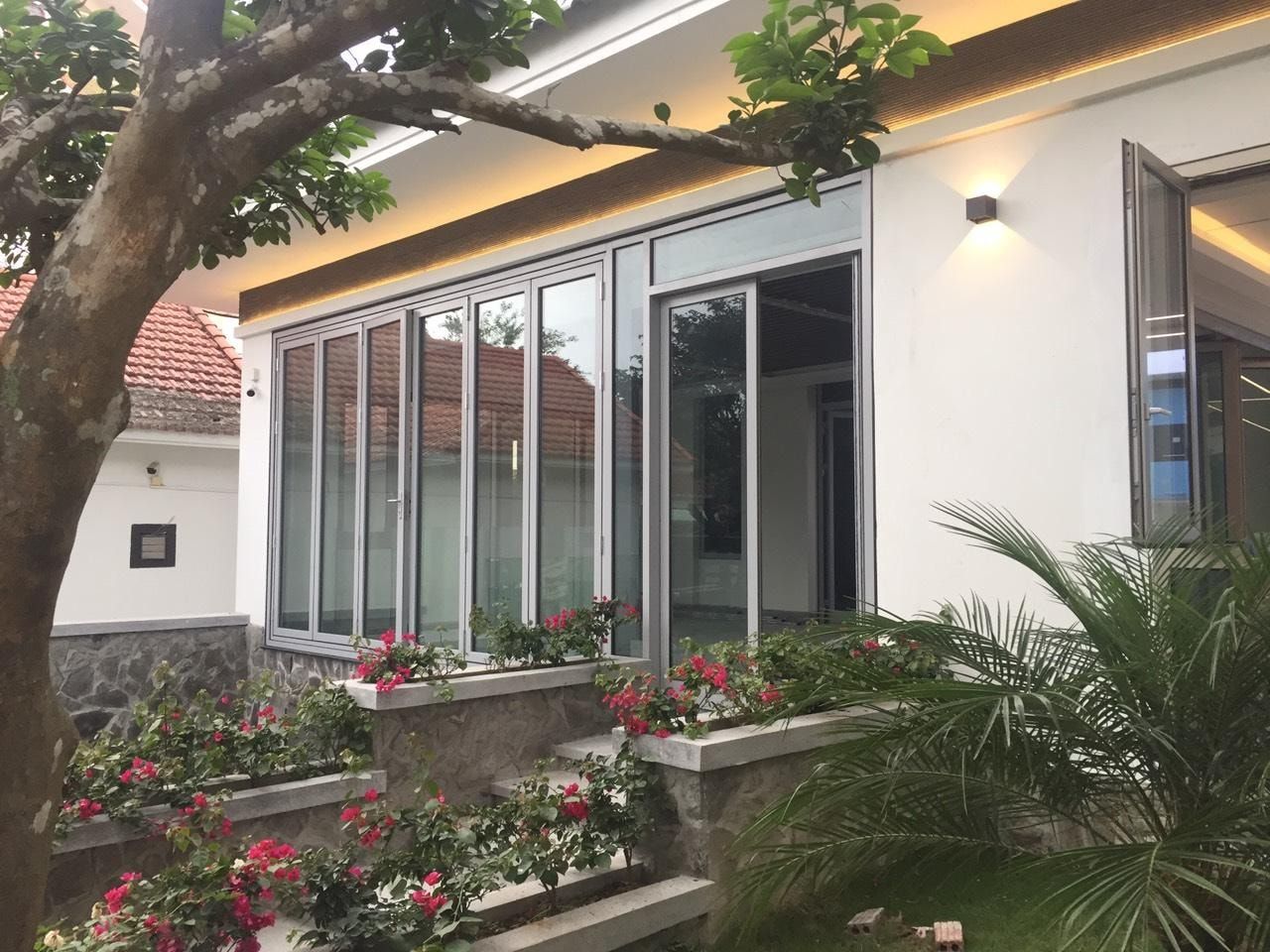 Cửa nhôm kính 