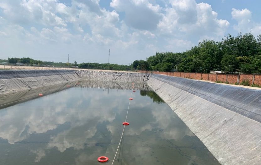  Màng chống thấm HDPE làm lót đáy hồ nuôi tôm cá
