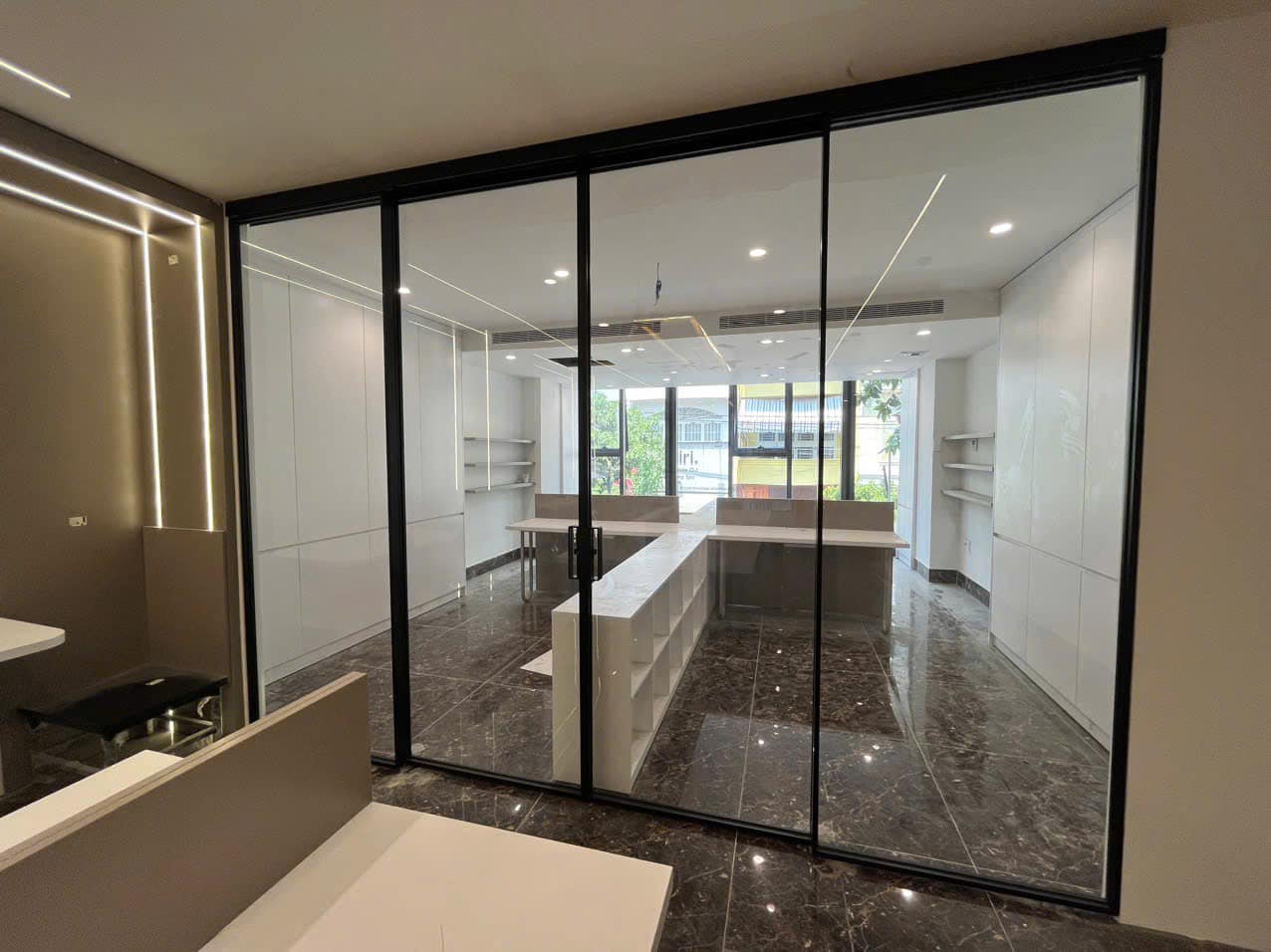 Cửa kính cường lực