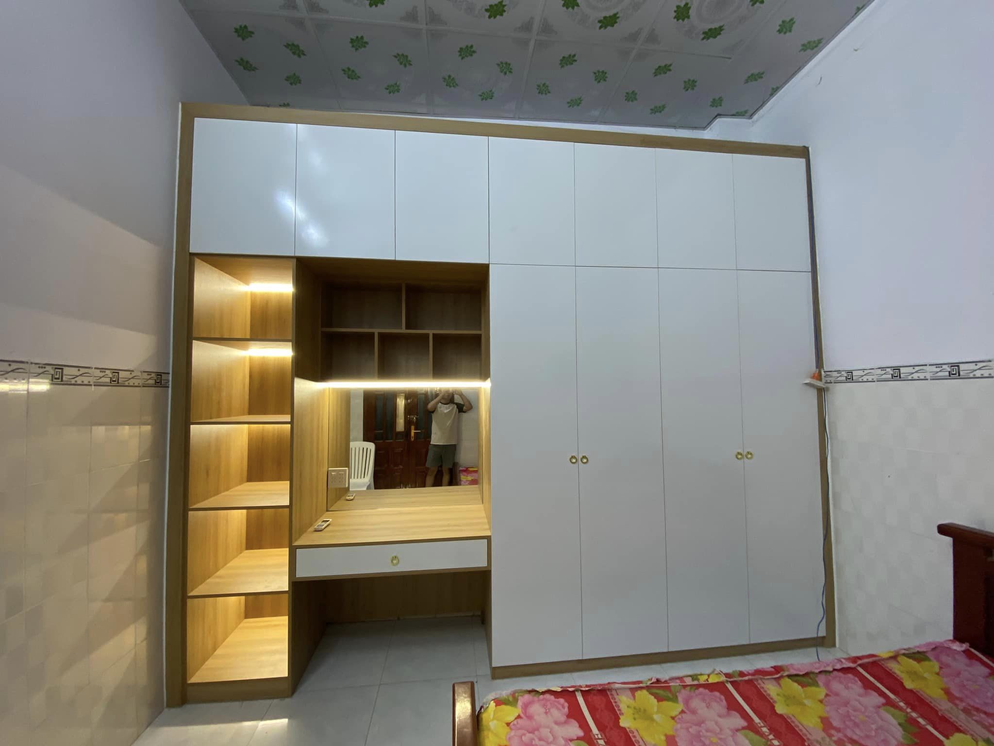 Tủ quần áo kết hợp bàn trang điểm