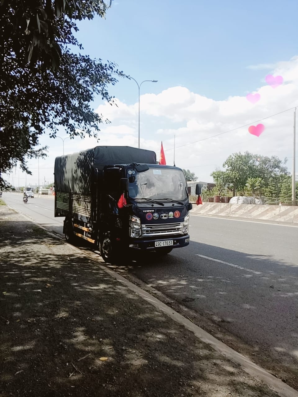 Xe tải chở hàng 