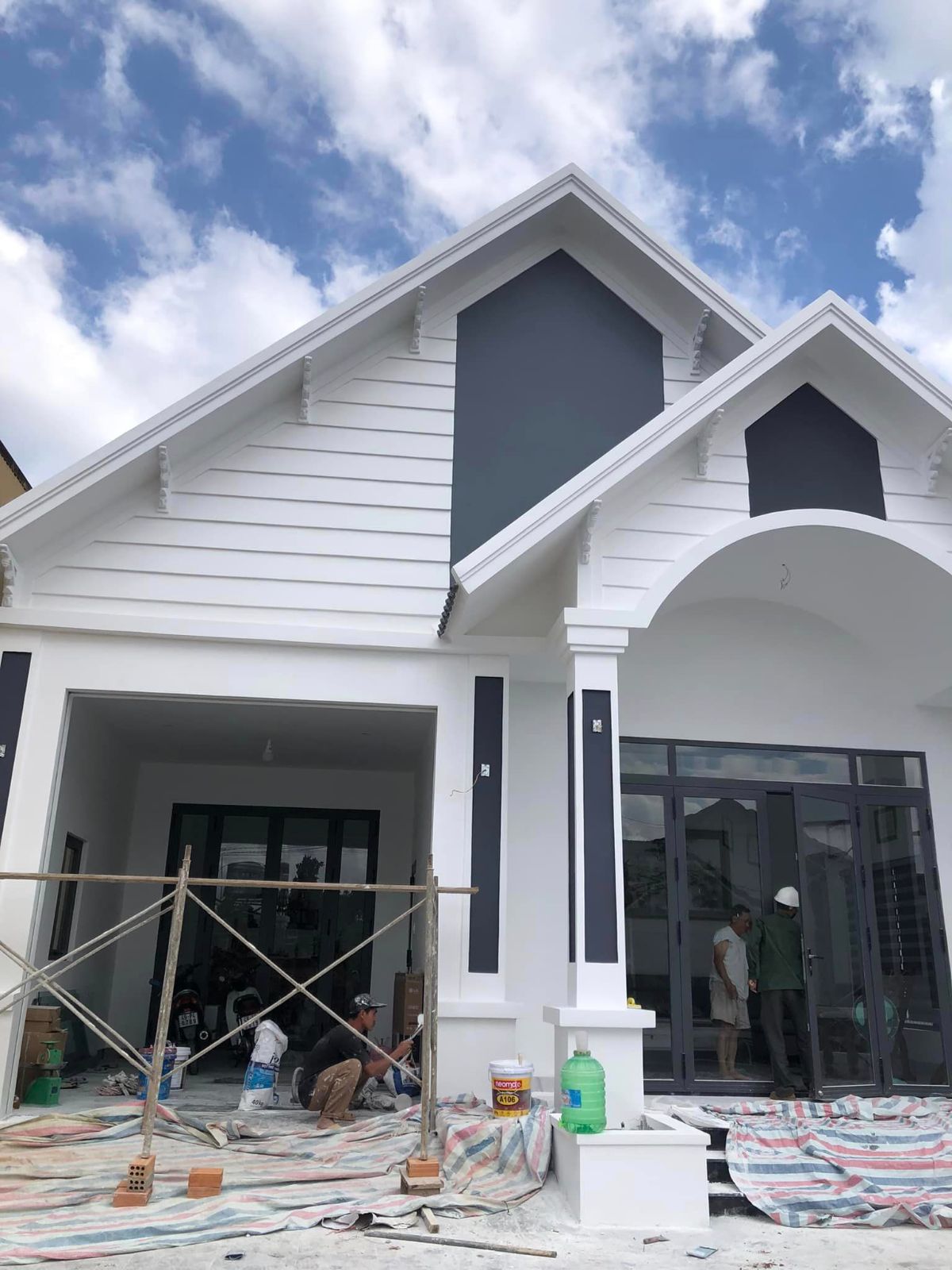 Hoàn thiện sơn chống thấm nhà 
