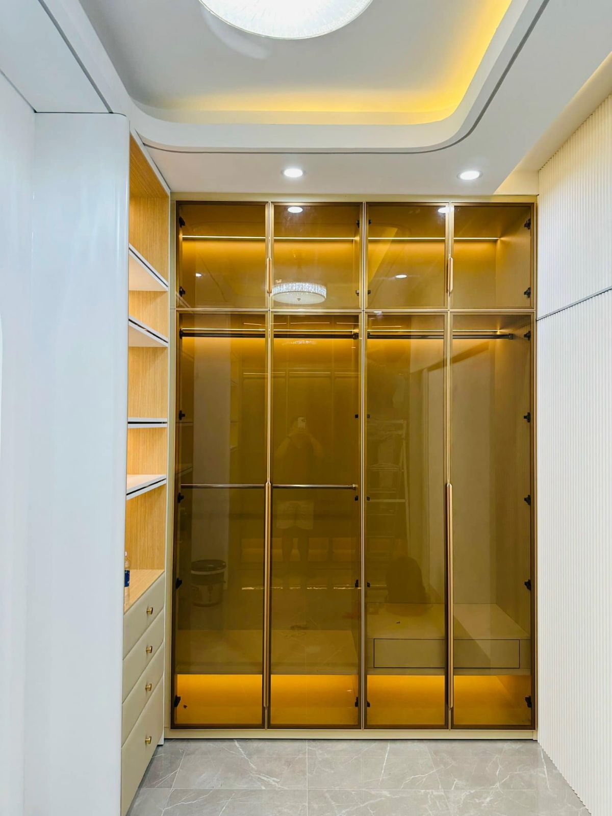 Thiết kế tủ quần áo cánh kính 
