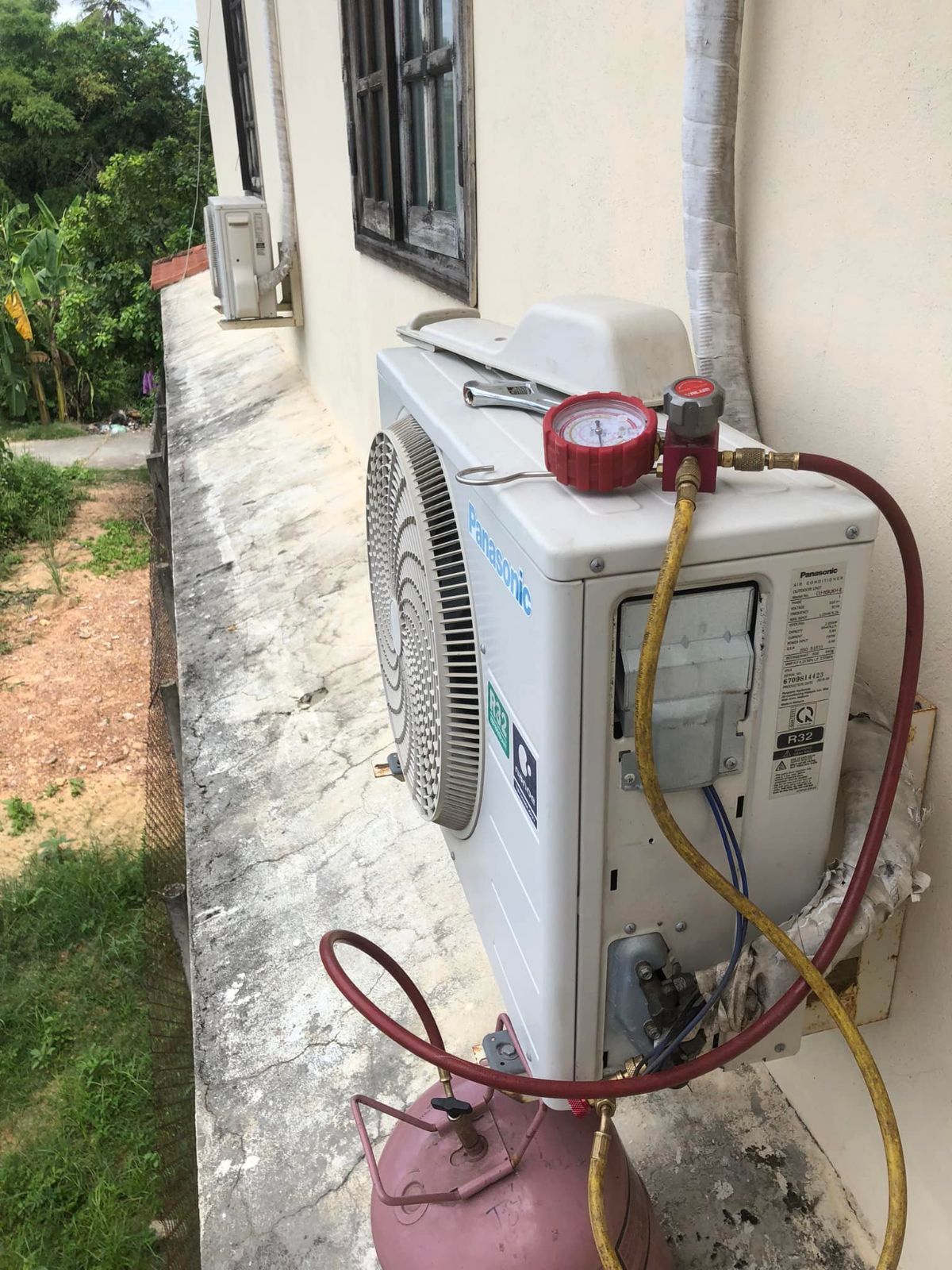 Thay gas máy lạnh