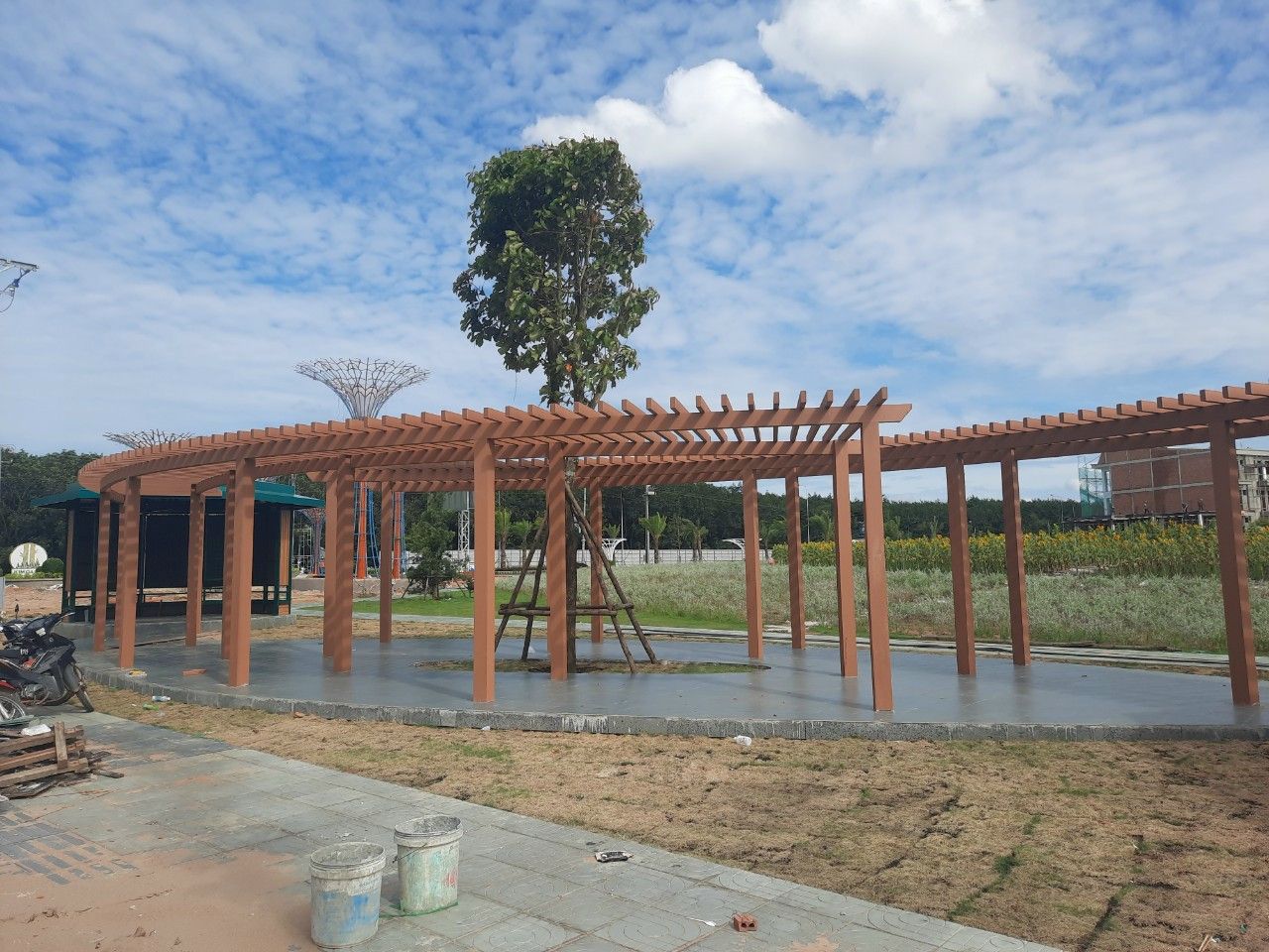 Thi công gỗ nhựa ngoài trời 