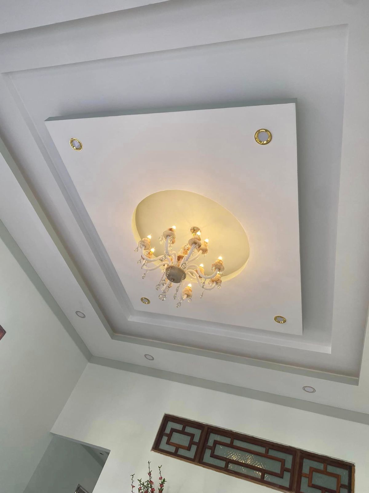 Thi công hoàn thiện trần thạch cao 