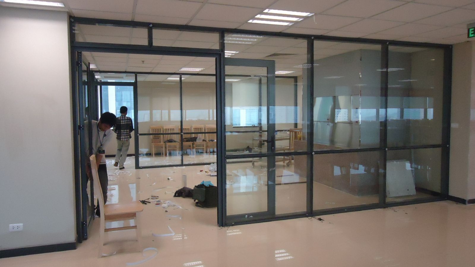 vách kính cửa nhôm Xingfa
