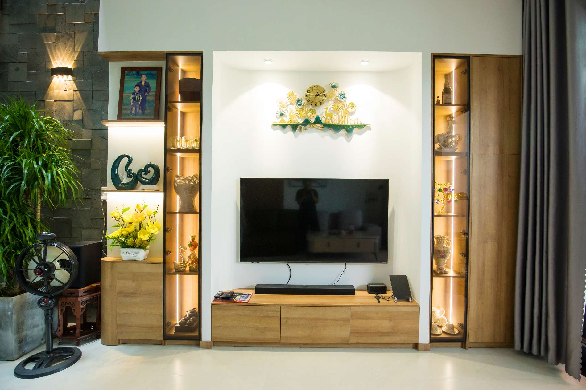 Thi công nội thất phòng khách nhà anh Hòa