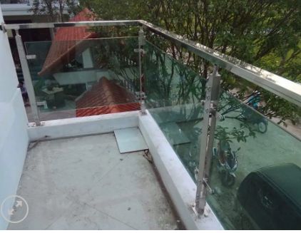 Lan can kính cường lực