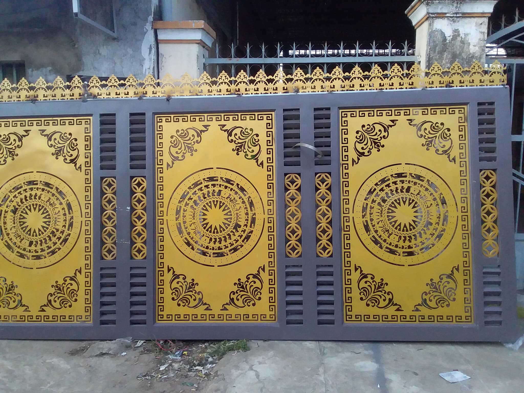 Cổng sắt 