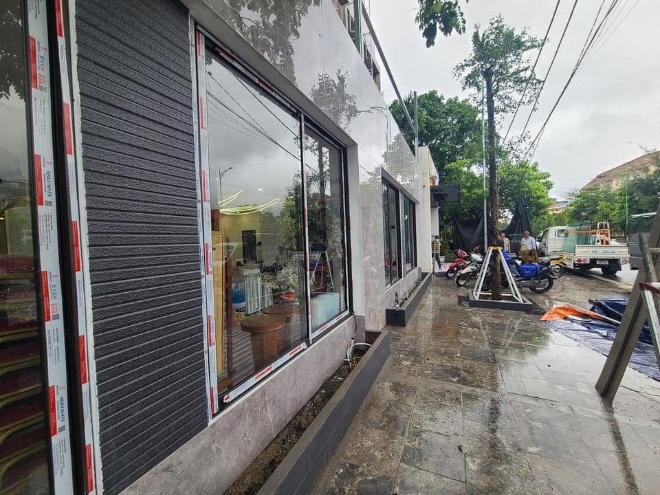Thi công cửa kính