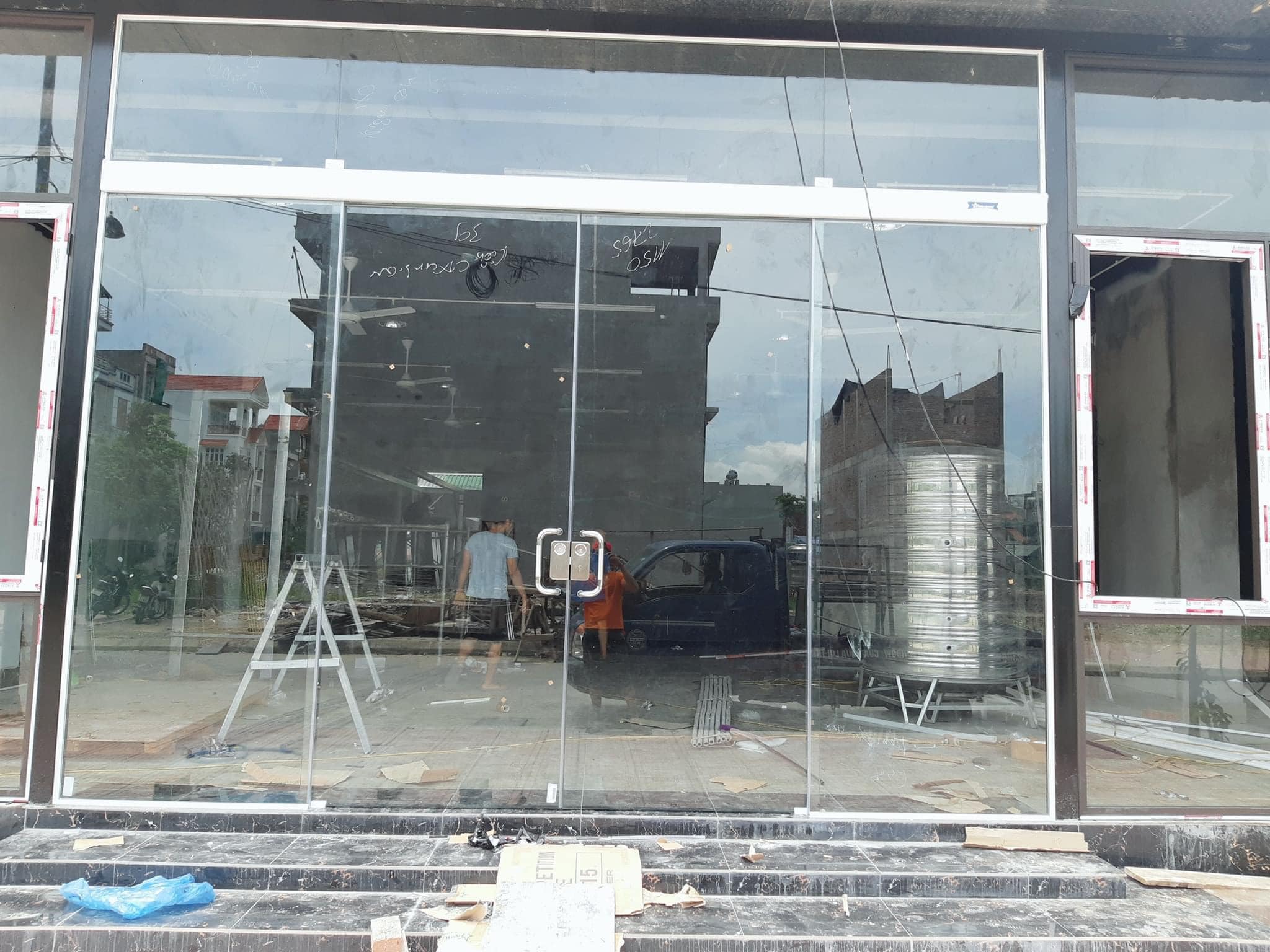 Cửa kính cường lực