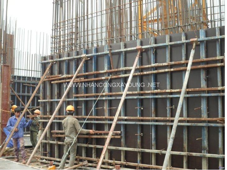 THI CÔNG COPPHA VÁN KHUÔN TƯỜNG VÁCH TẦNG HẦM BẰNG VÁN ÉP PHỦ PHIM XÀ GỒ HỘP