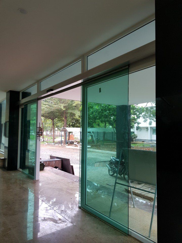Cửa kính tự động 