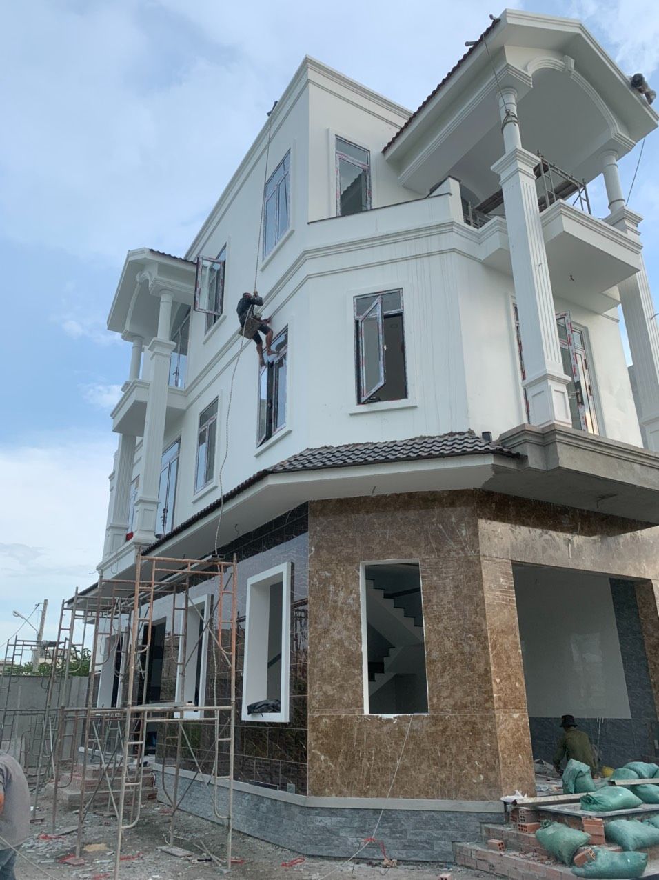 THI CÔNG XÂY DỰNG BIỆT THỰ PHỐ Q12