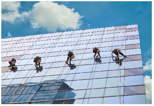 Vệ sinh lau kính  