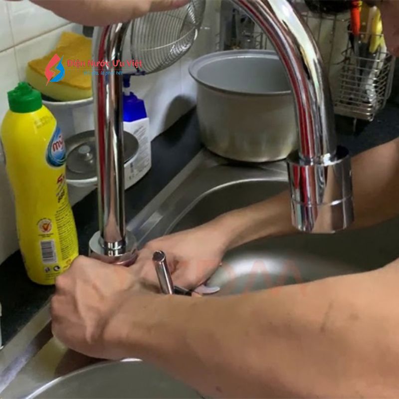 Sửa vòi nước 