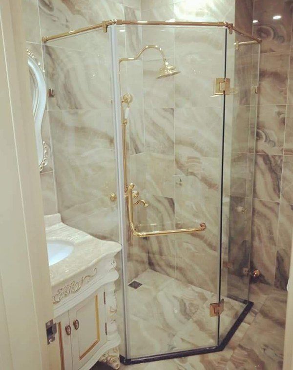 Vách kính phóng tắm 
