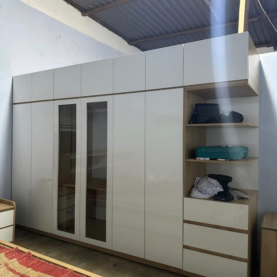 Tủ quần áo có ngăn đựngngoài
