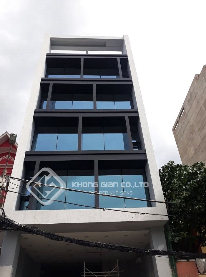 Thi công cửa kính cường lực 