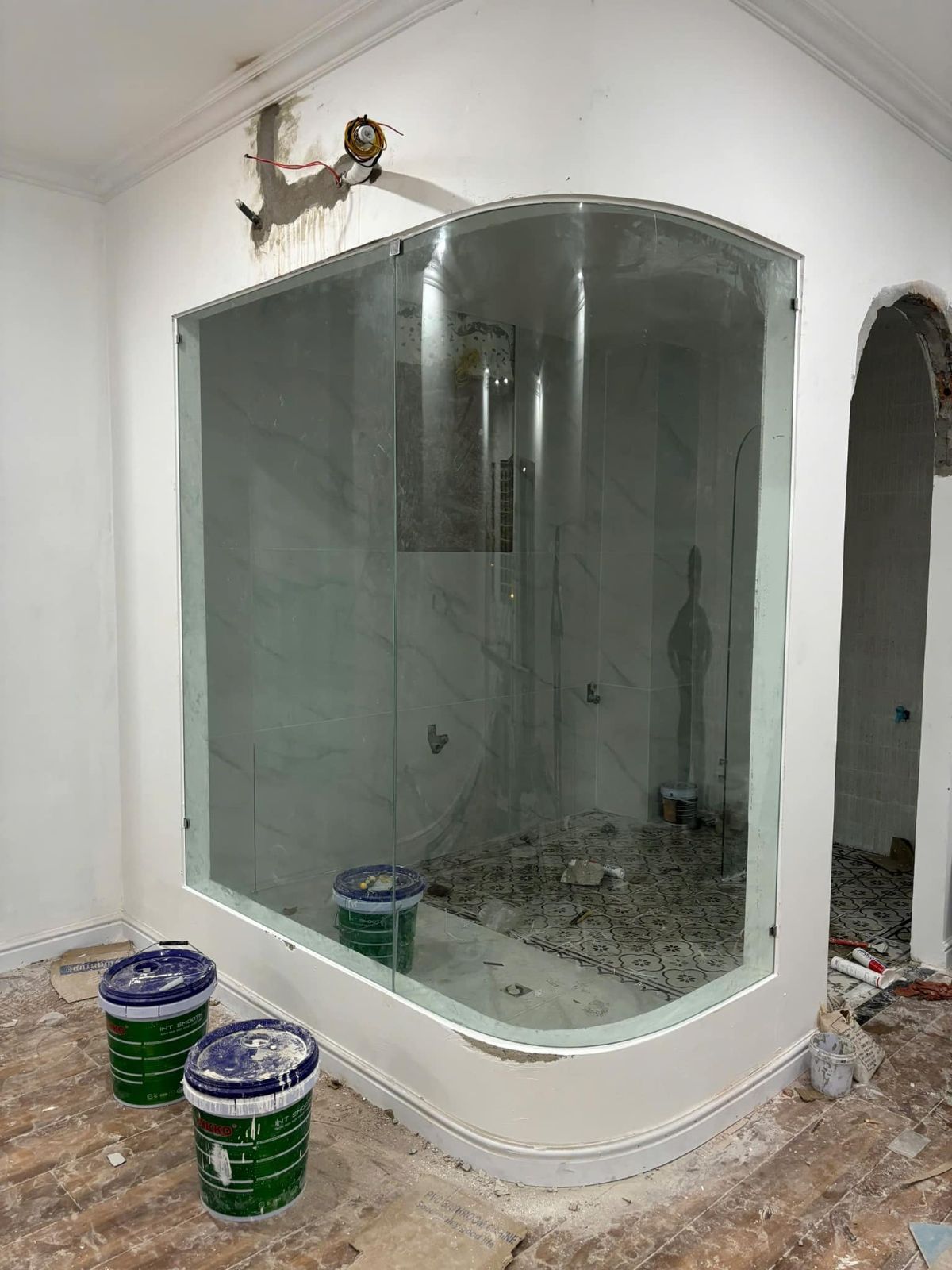 Vách kính cường lực