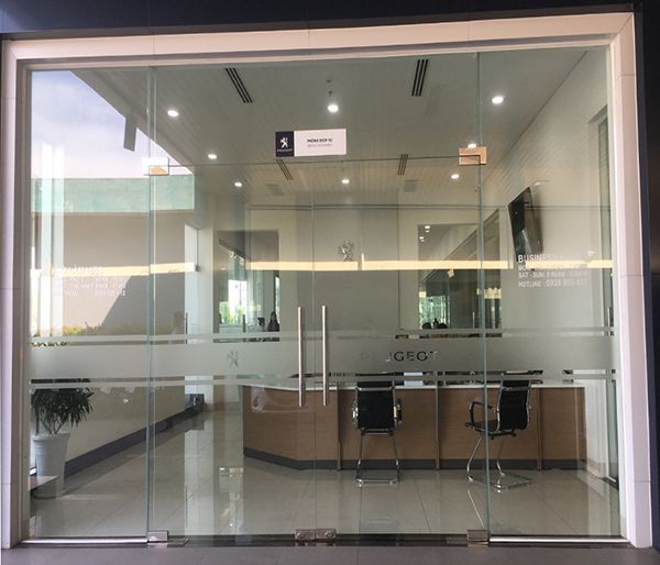 Cửa kính cường lực 