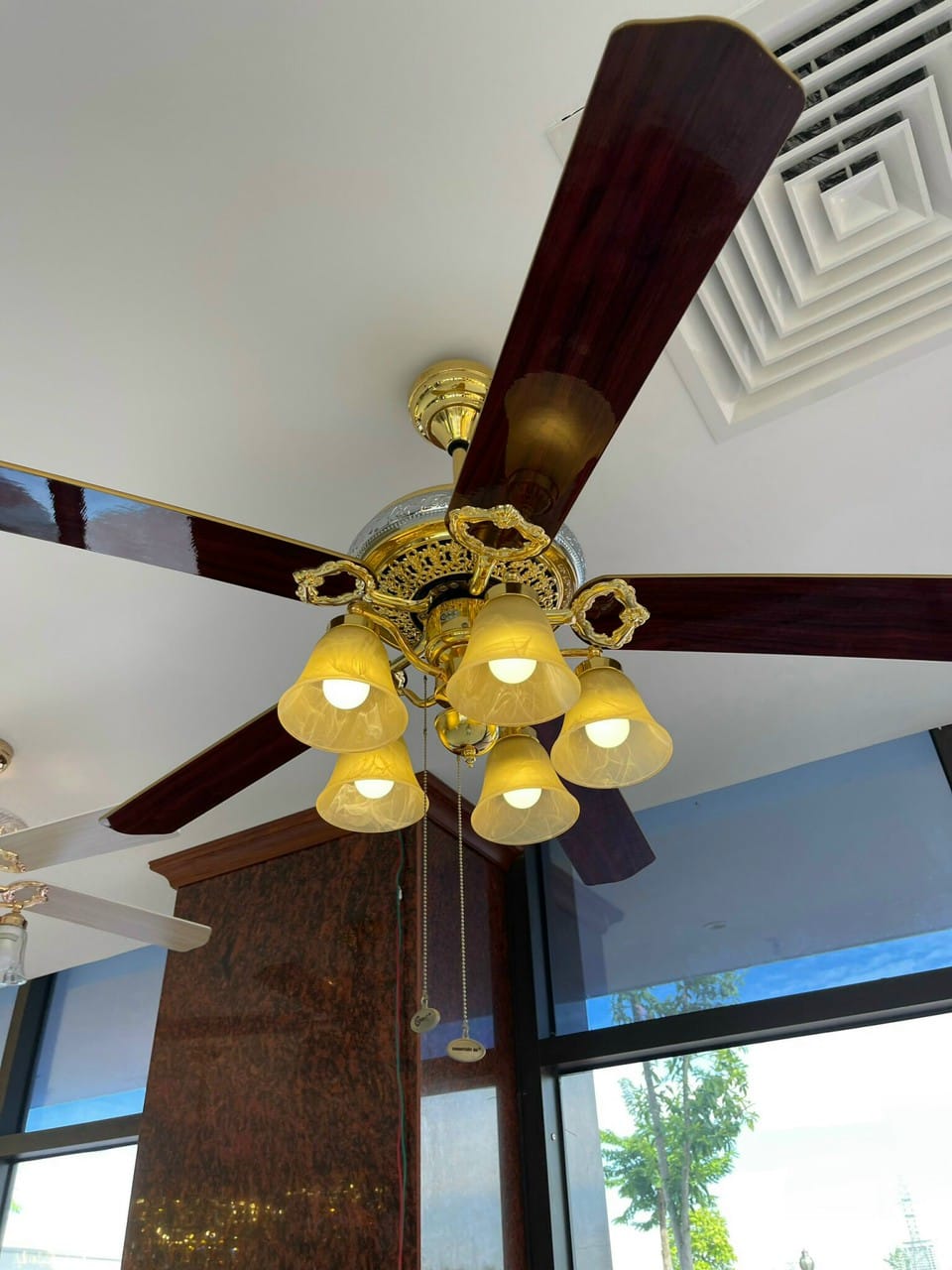 Lắp đặt thiết bị điện cho nhà dân
