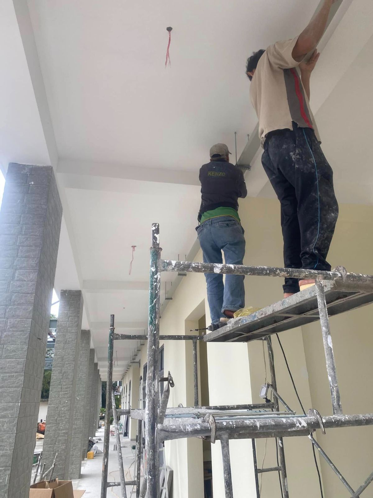 Lắp đặt hệ thống điện 