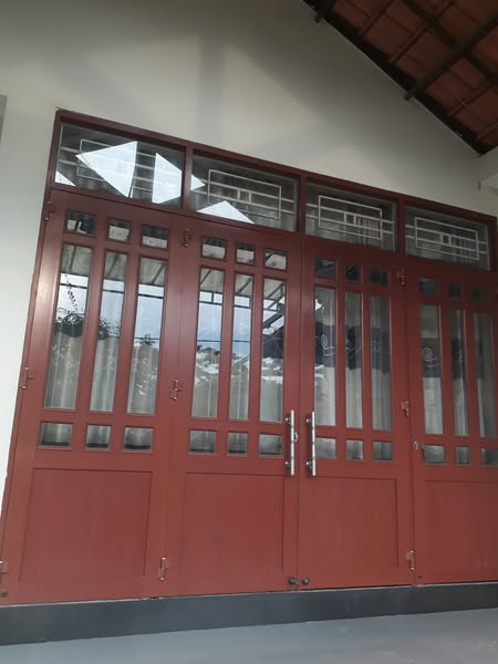 Hoàn thiện lắp cửa nhôm kính