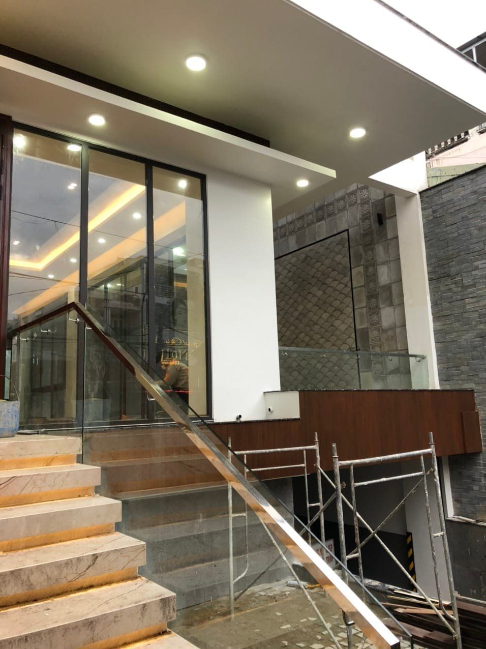 Thi công hệ thống đèn chiếu sáng cho ngôi nhà