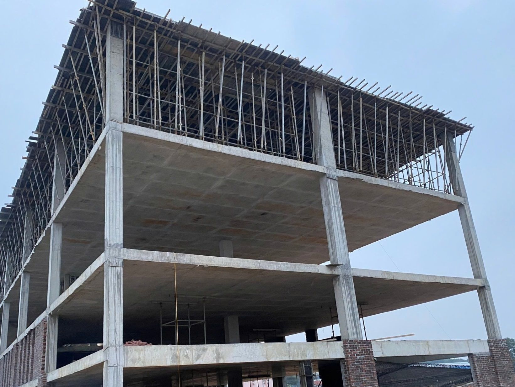 Hoàn thiện công trình sàn phẳng không dầm