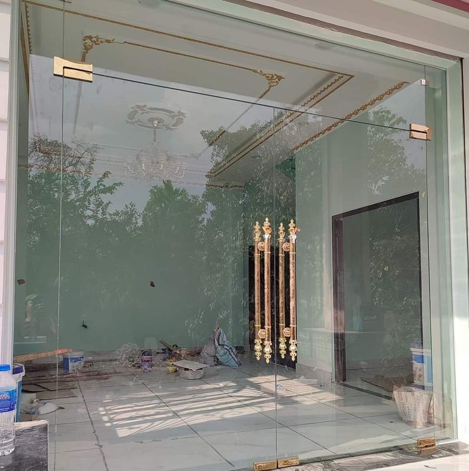 Thi công cửa kính cường lực