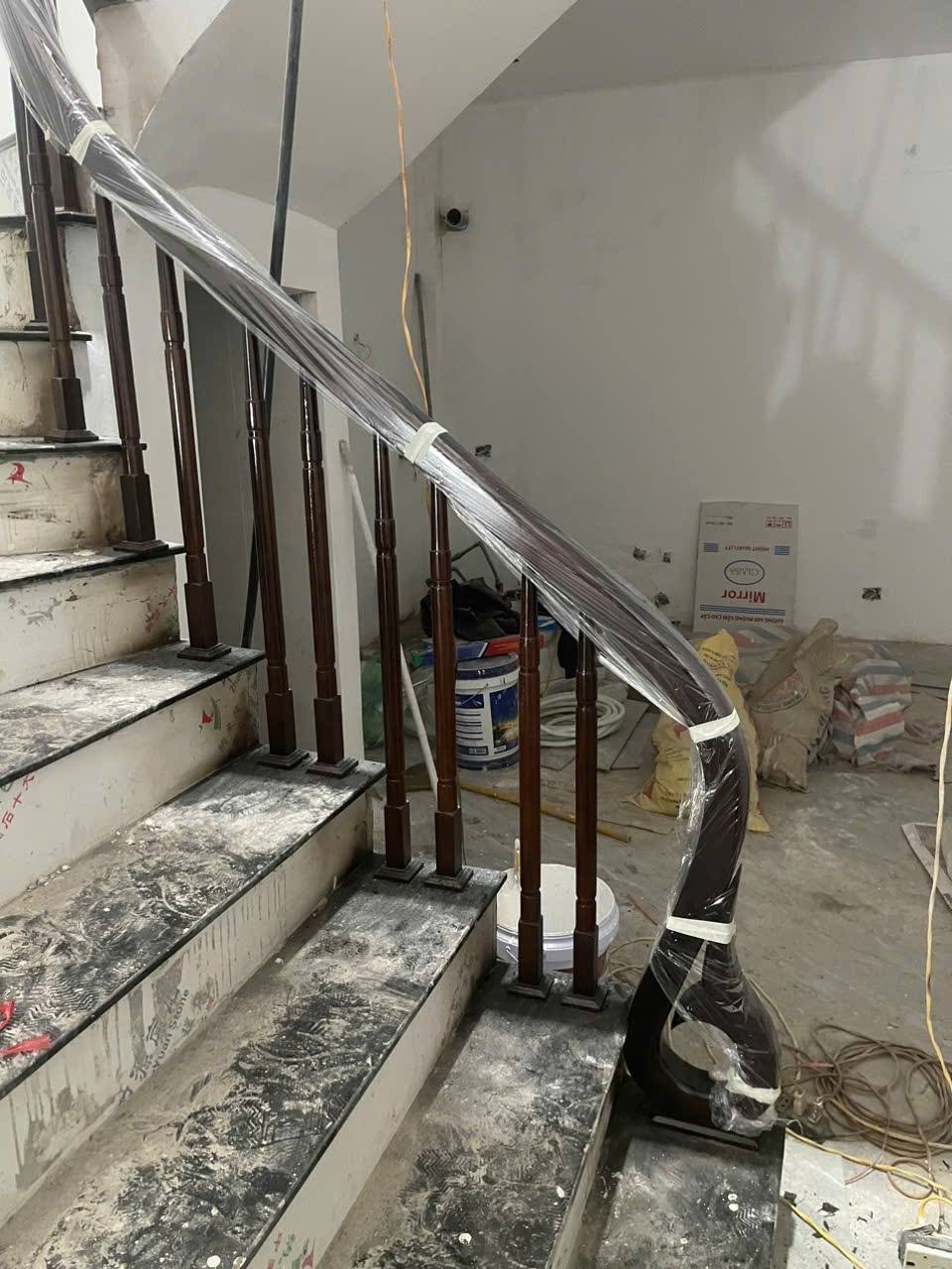 Thiết kế thi công cầu thang gỗ 