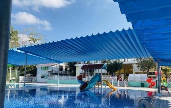 Mái xếp che bể bơi