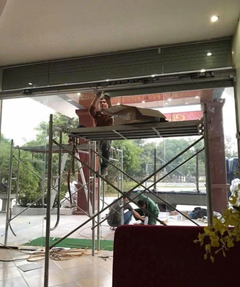 Thi công lắp đặt cửa cuốn 