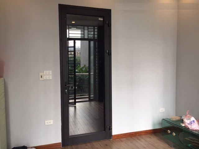 Cửa đi nhôm kính 