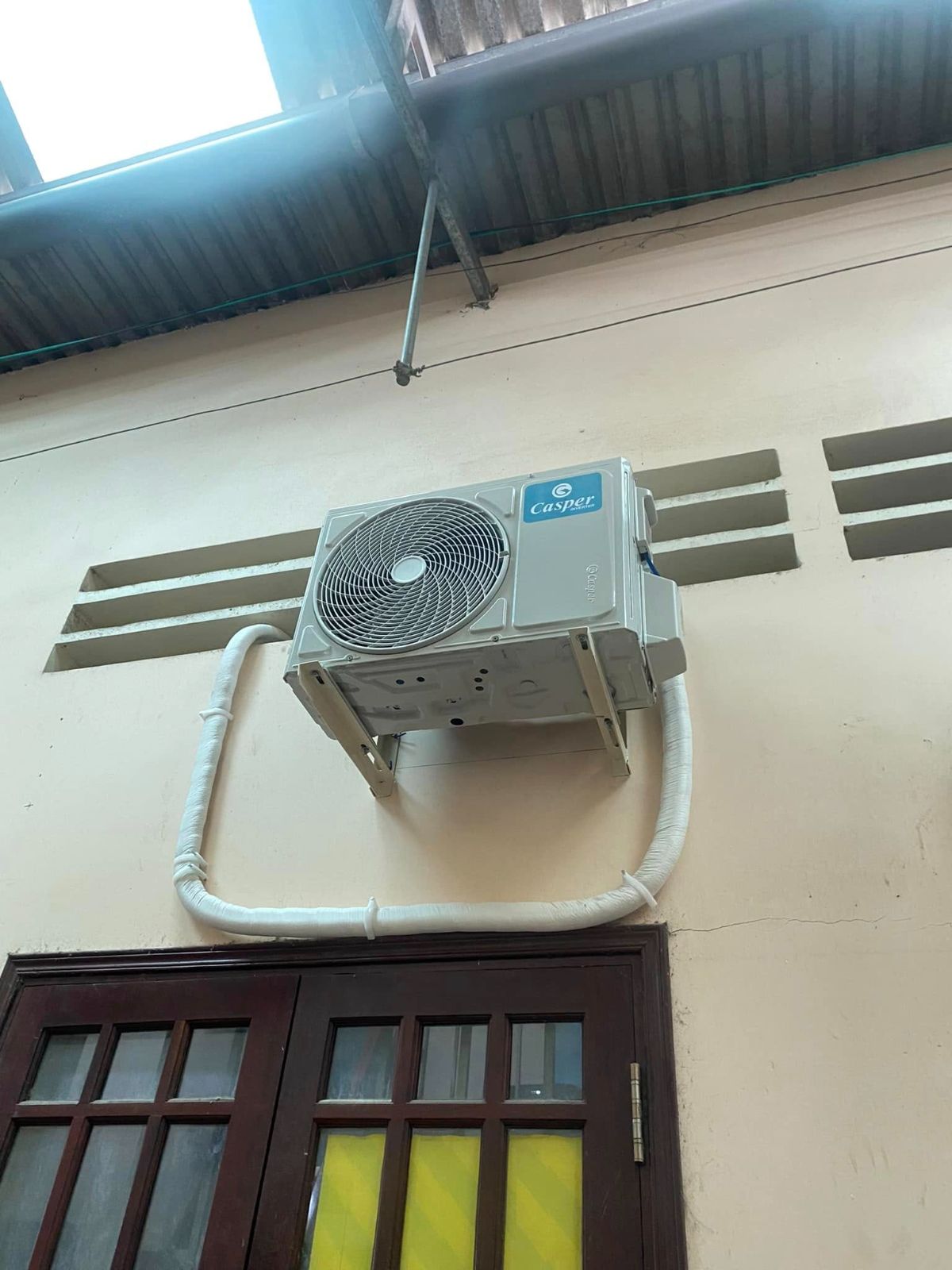 Lắp máy lạnh