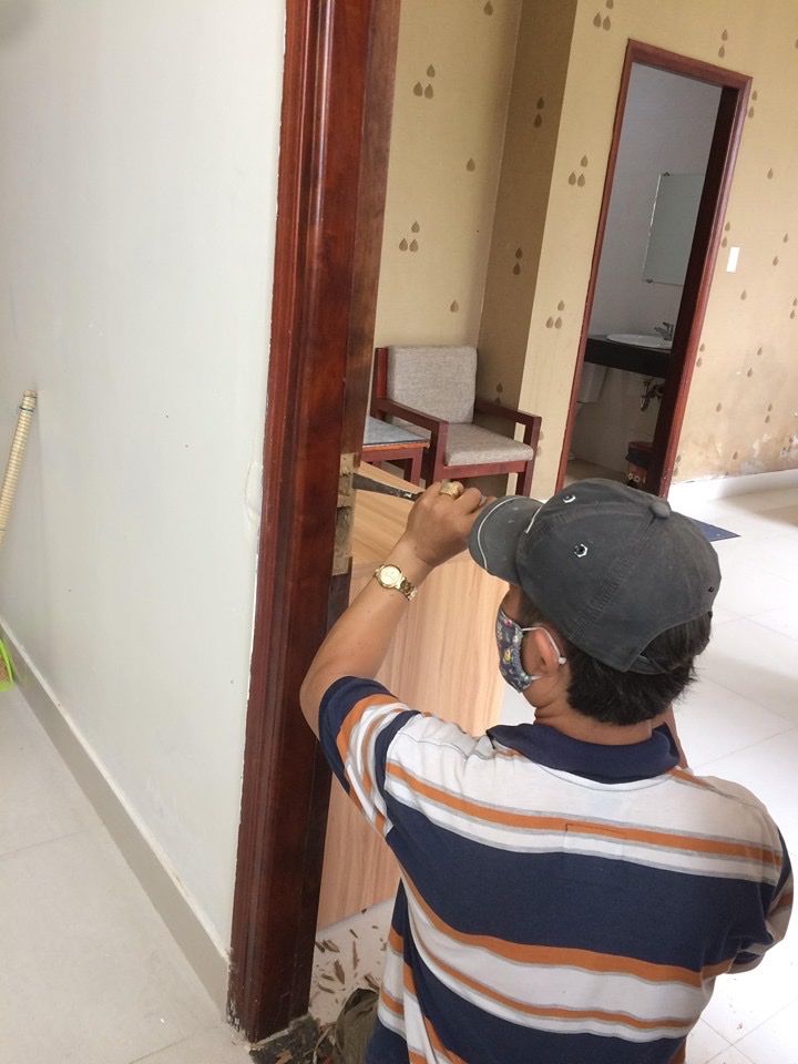 Thợ sửa cửa gỗ 