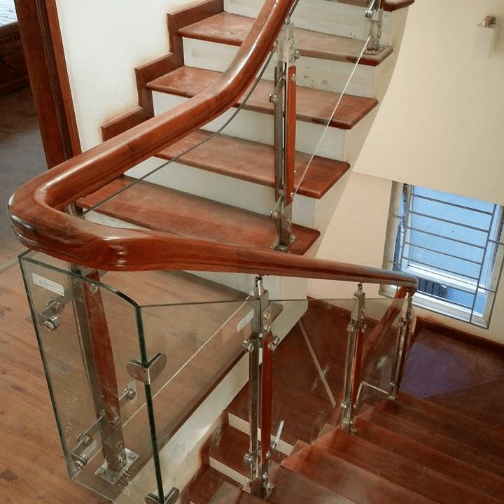 Cầu thang kính