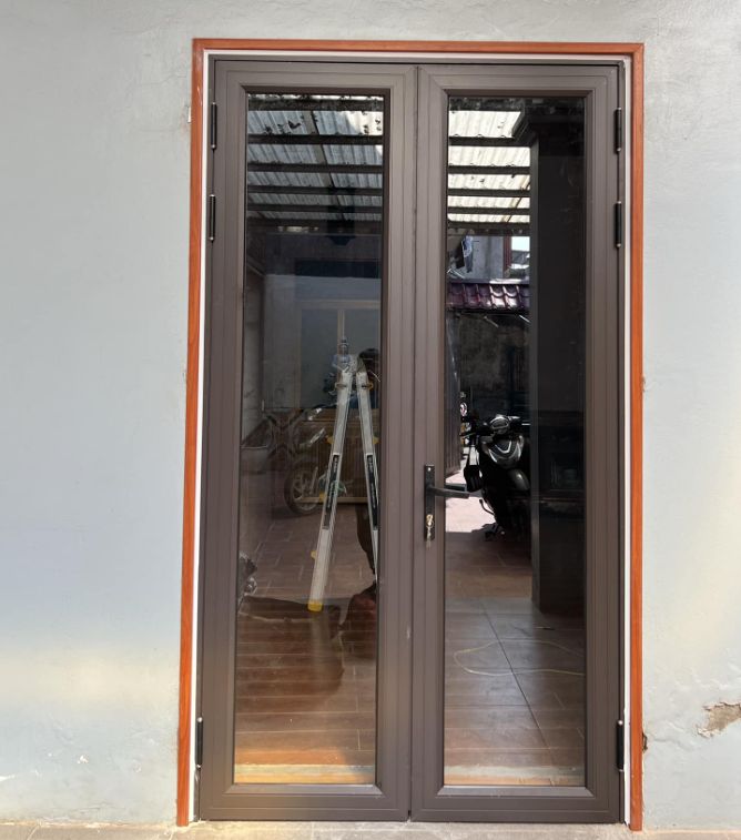 Lắp cửa nhôm kính