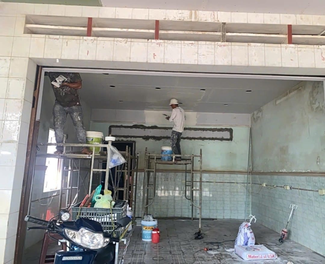 Thi công lắp cửa kính cường lực